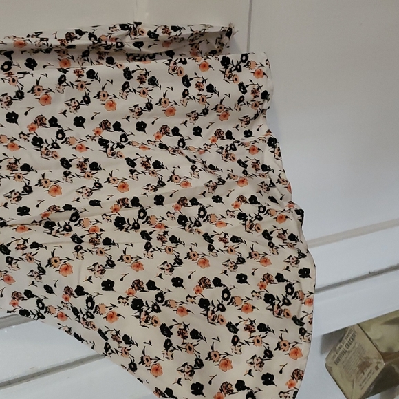 sleeveless dress - Picture 3 of 5